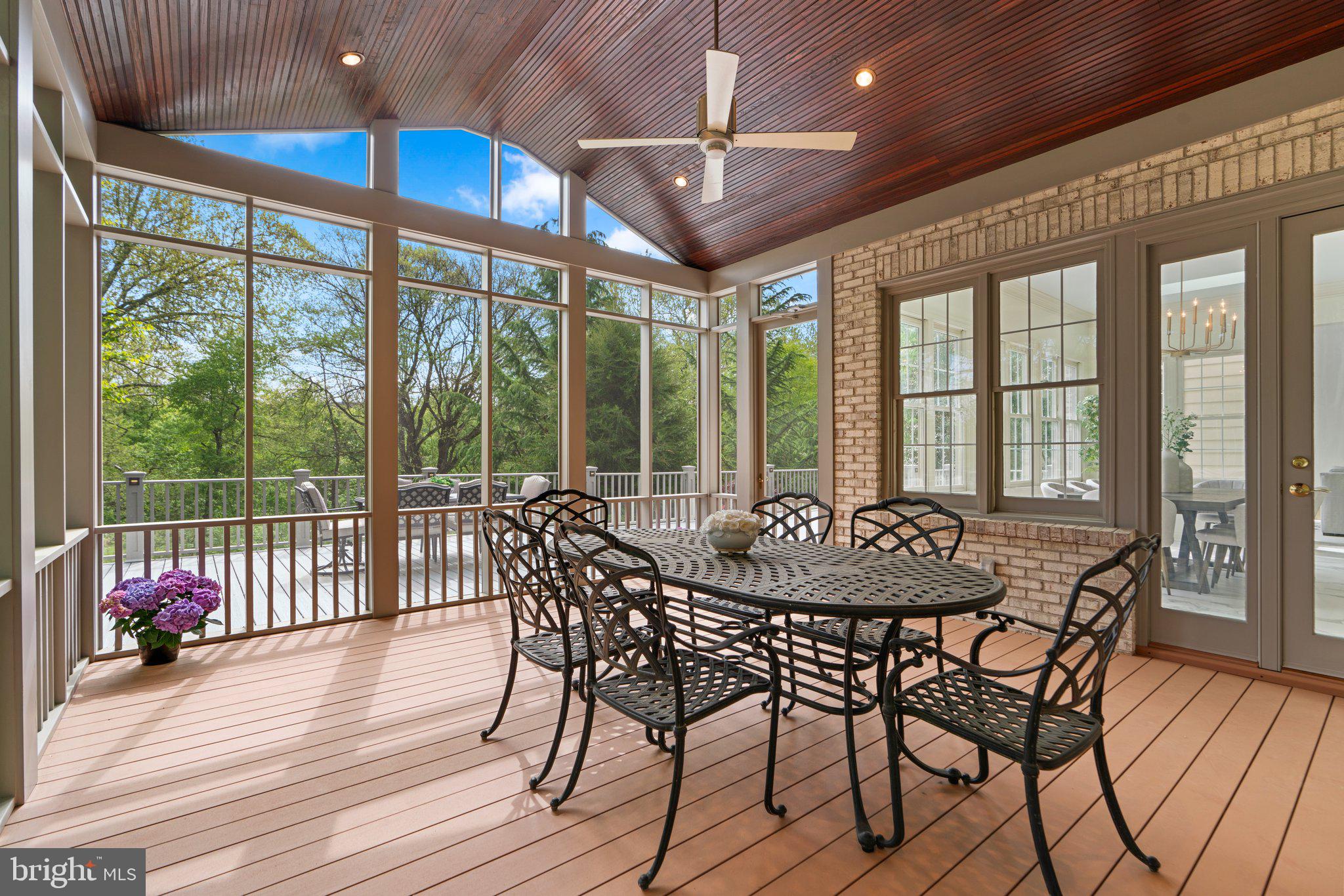 SADDLE RIDGE - Residential