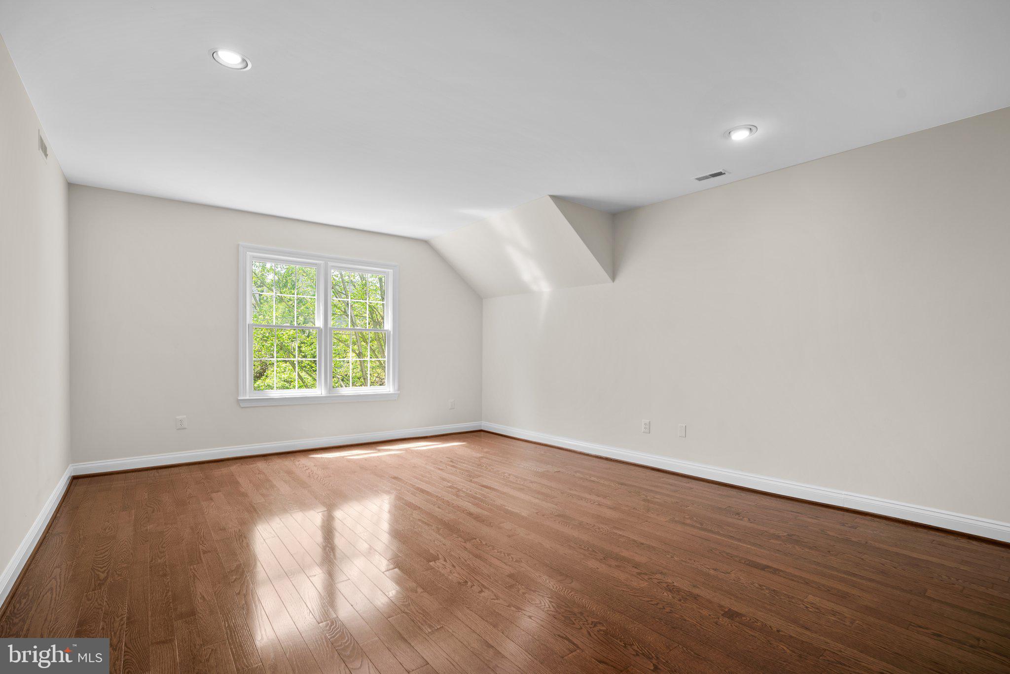 SADDLE RIDGE - Residential