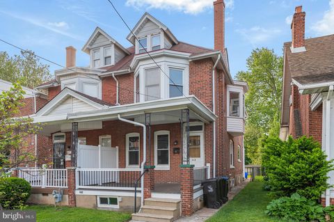 Townhouse For Sale - 812 Stanbridge Street<br/> NORRISTOWN, PA 19401