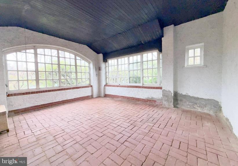 EAST FALLS - Residential