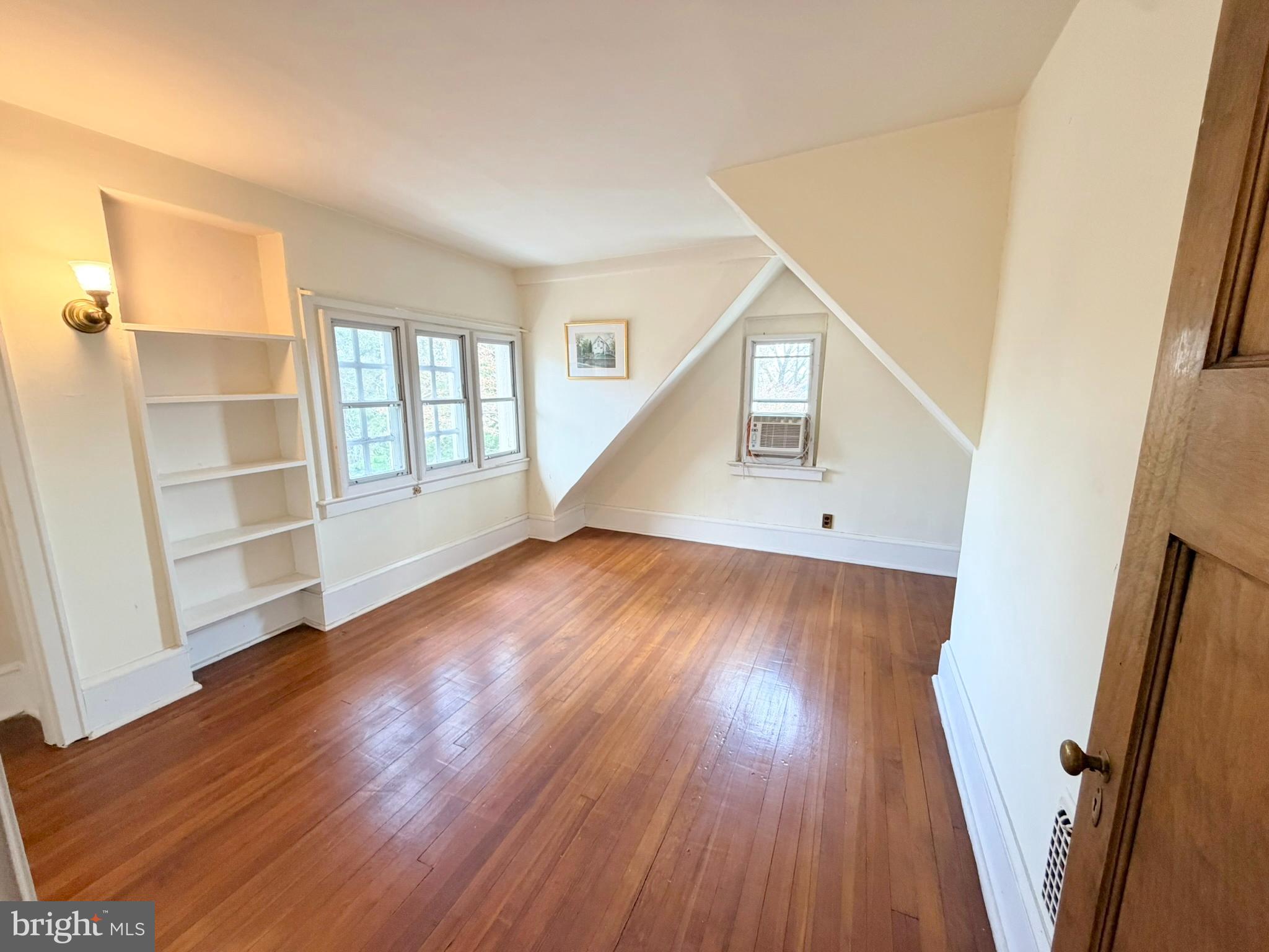 EAST FALLS - Residential