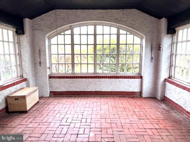 EAST FALLS - Residential