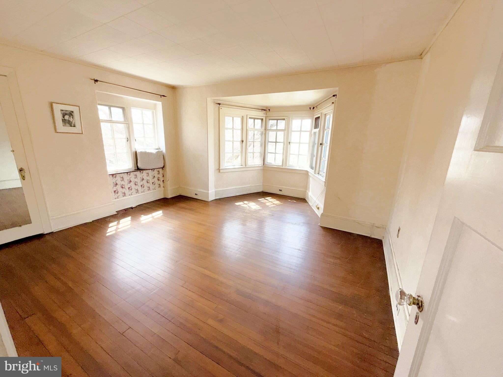 EAST FALLS - Residential