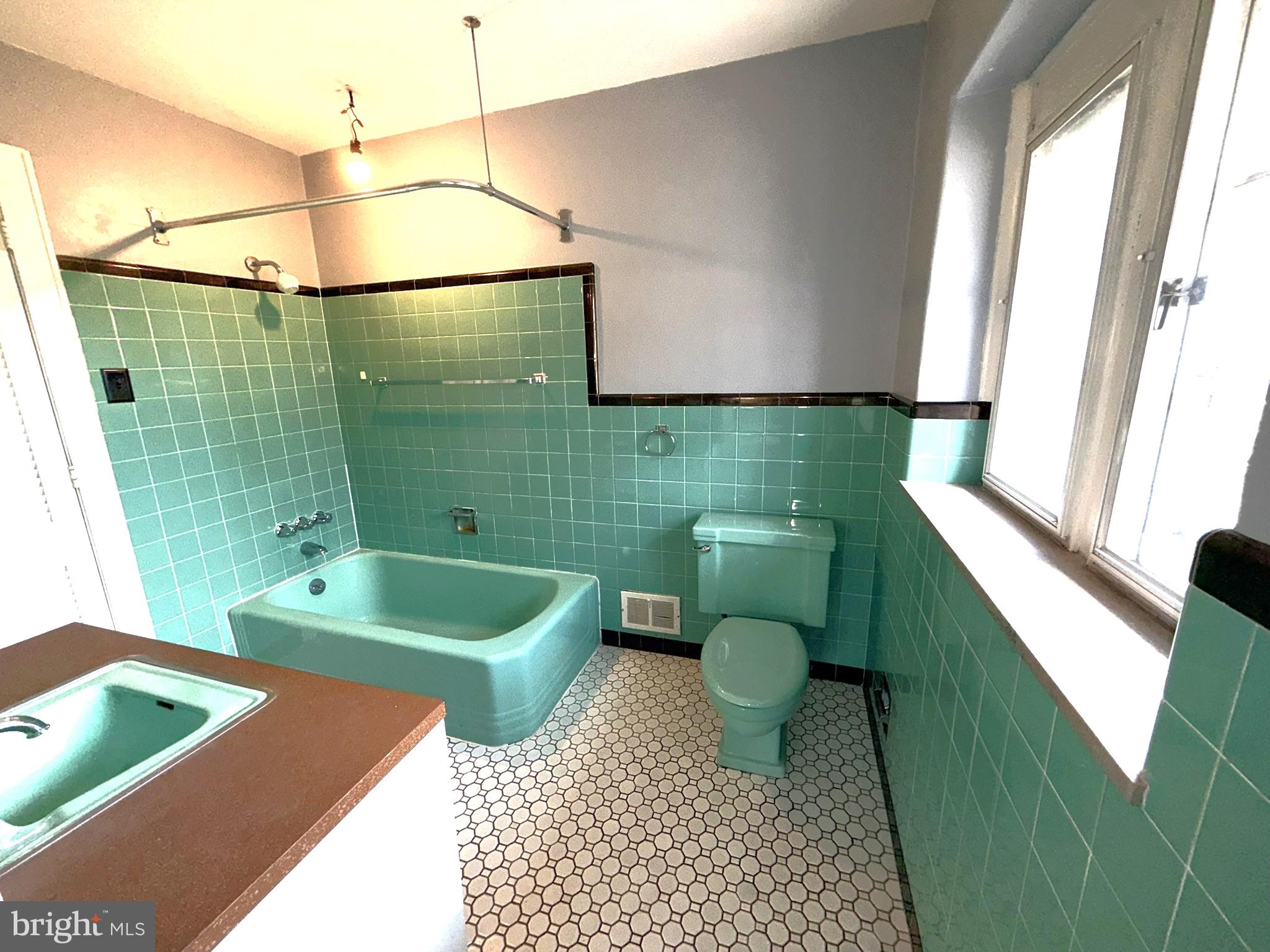 EAST FALLS - Residential