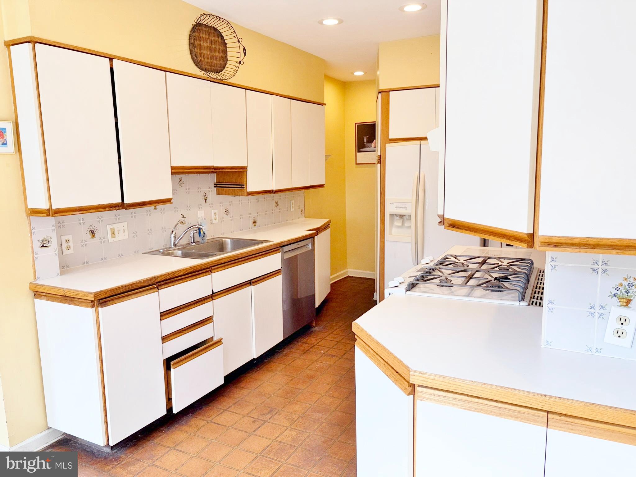 EAST FALLS - Residential