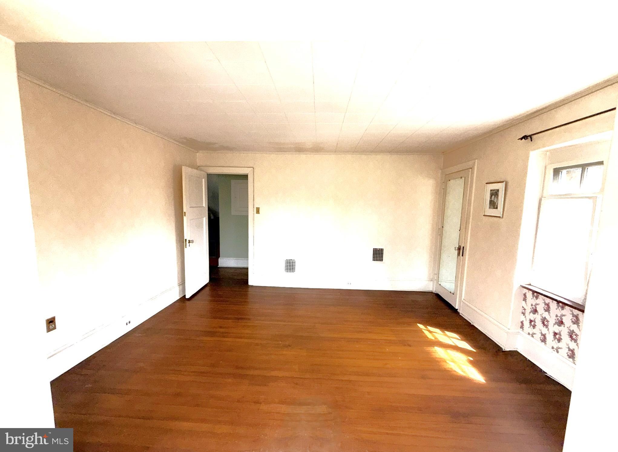 EAST FALLS - Residential