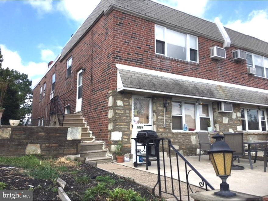 This remodeled 3 bedroom 2 full bath 2nd floor apartment is rarely offered. Features include Stainless Steel Appliances, tiled bathrooms, Finished Hardwood Flooring, ceiling fans, recessed lighting and much more. Applicants to provide copy of photo ID with applications. Also close to schools, shopping, and major highways.