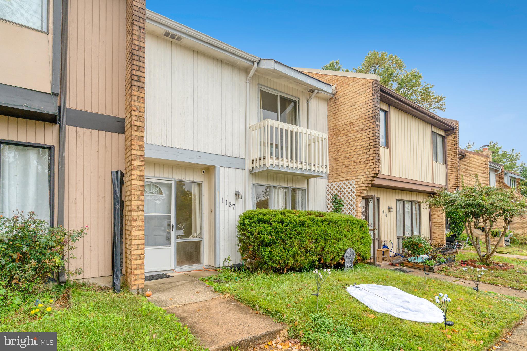 1127 SHANNON PLACE