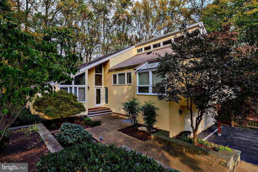 Stunning contemporary nestled in nature & total privacy.Dramatic windows & skylights,innovative floor plan,& custom cedar beams;16' vaulted ceiling.Fantastic renovated Gourmet Kitchen. Impressive Master Suite w/ walls of windows.Artists Loft,Renovated Bathrooms,Hardwood Floors,Back-up Generator(gas),multi-tiered Deck w/ 360 views of serenity! Ideally located to DC and VA!