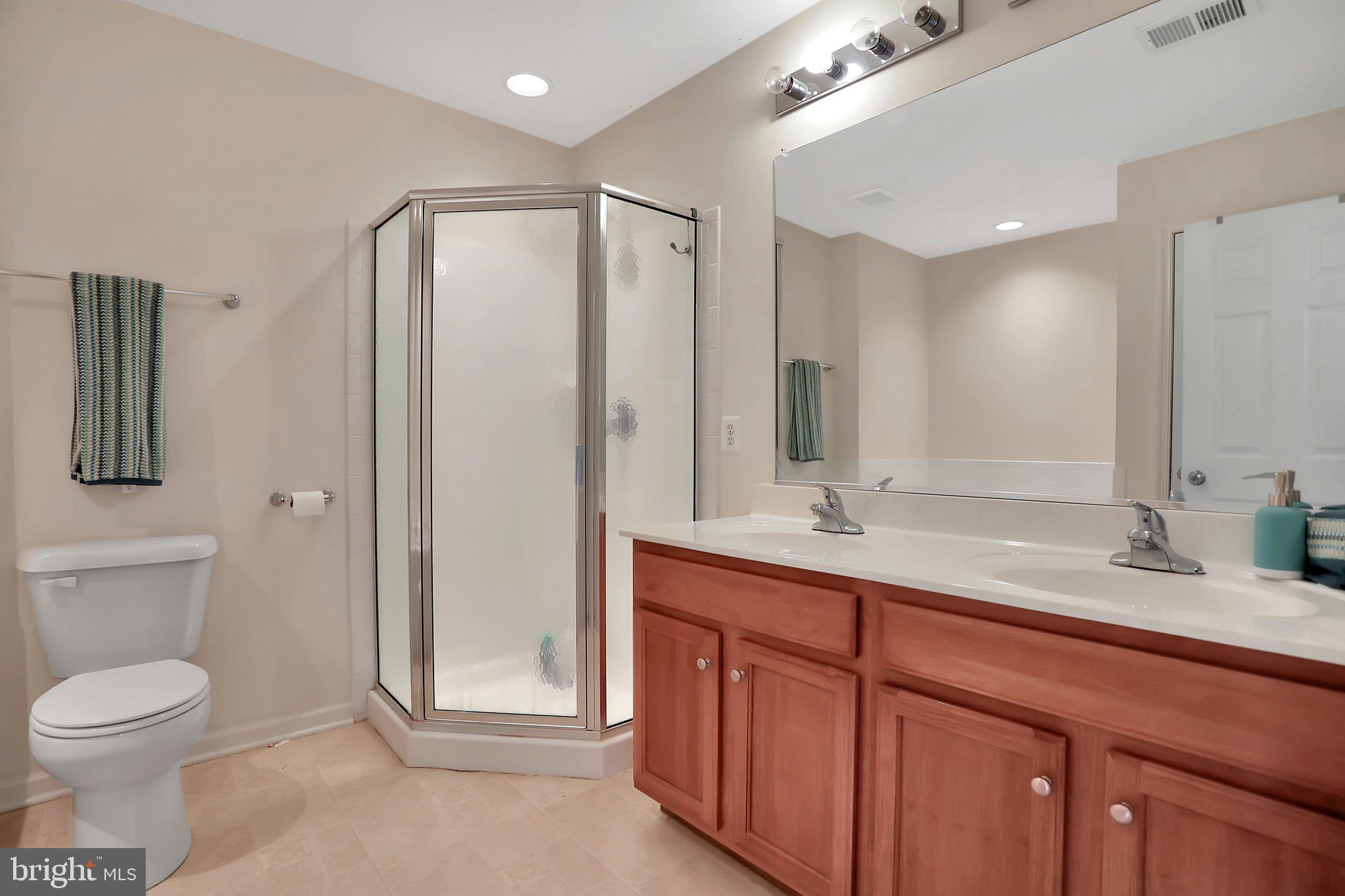 LAKELAND PLACE - Residential