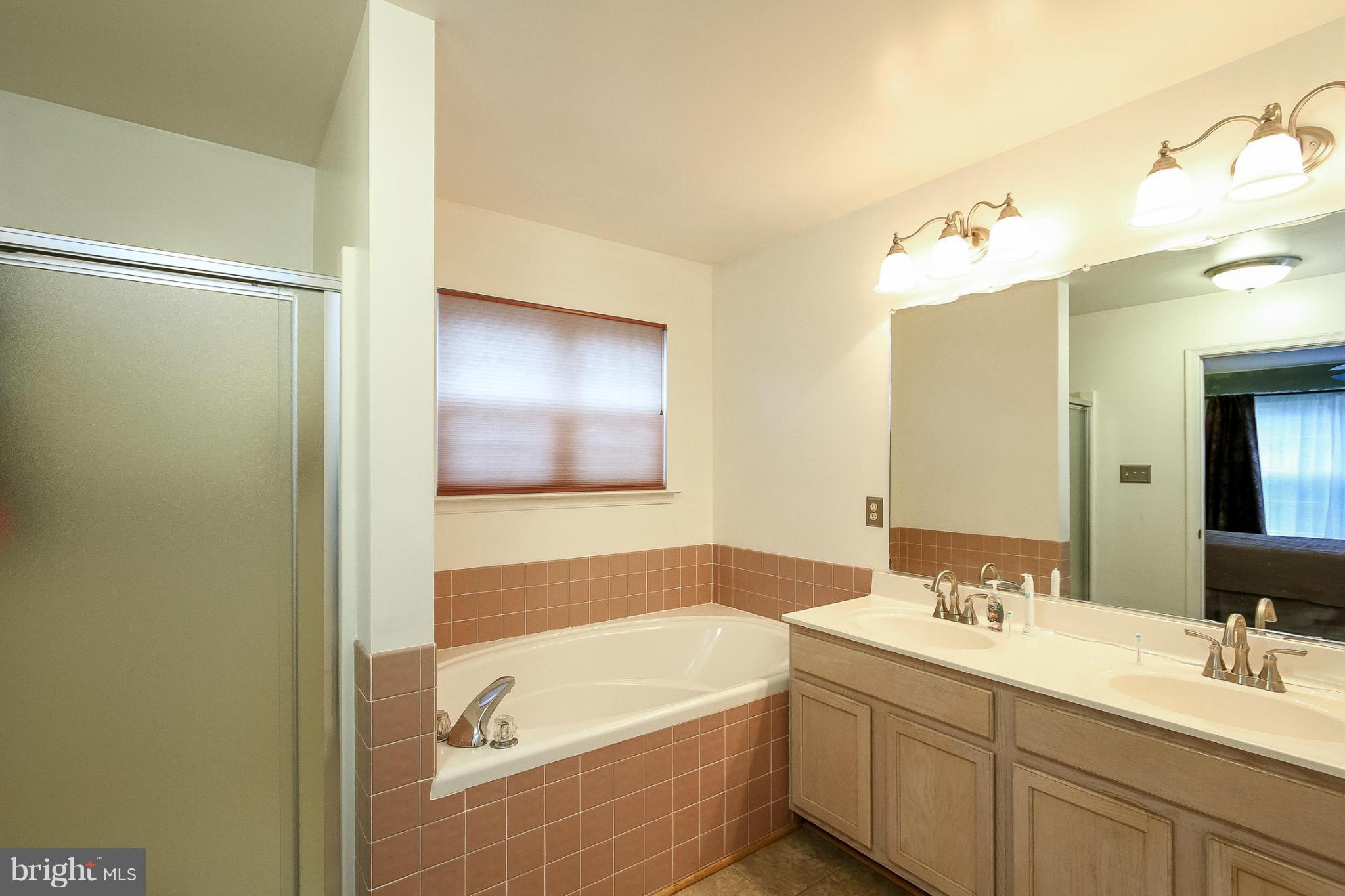 CONSTITUTION HILLS - Residential