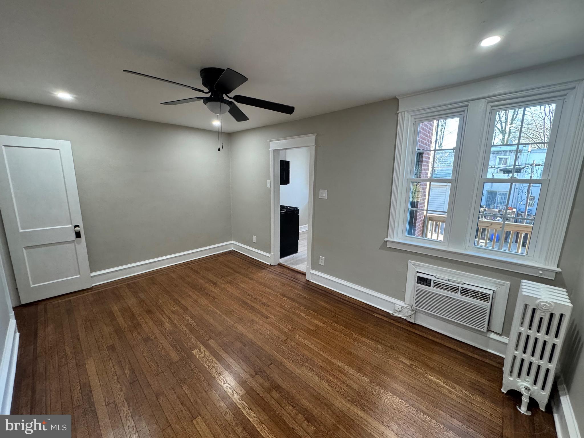 EAST FALLS - Residential Lease