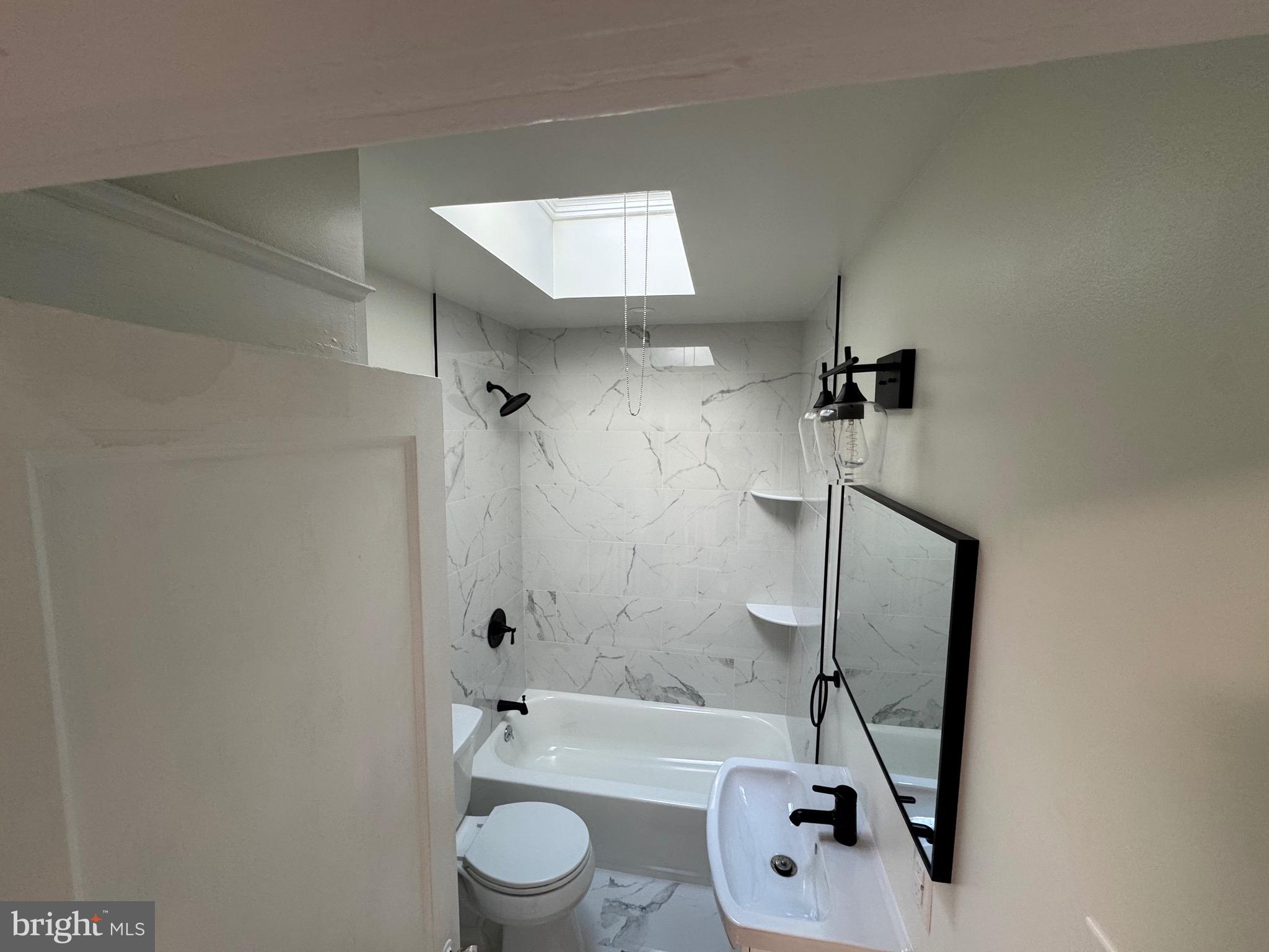 EAST FALLS - Residential Lease