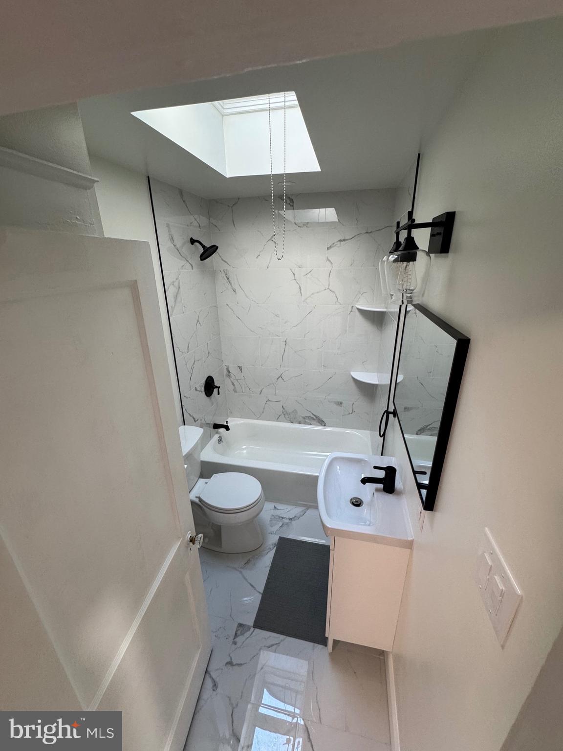 EAST FALLS - Residential Lease