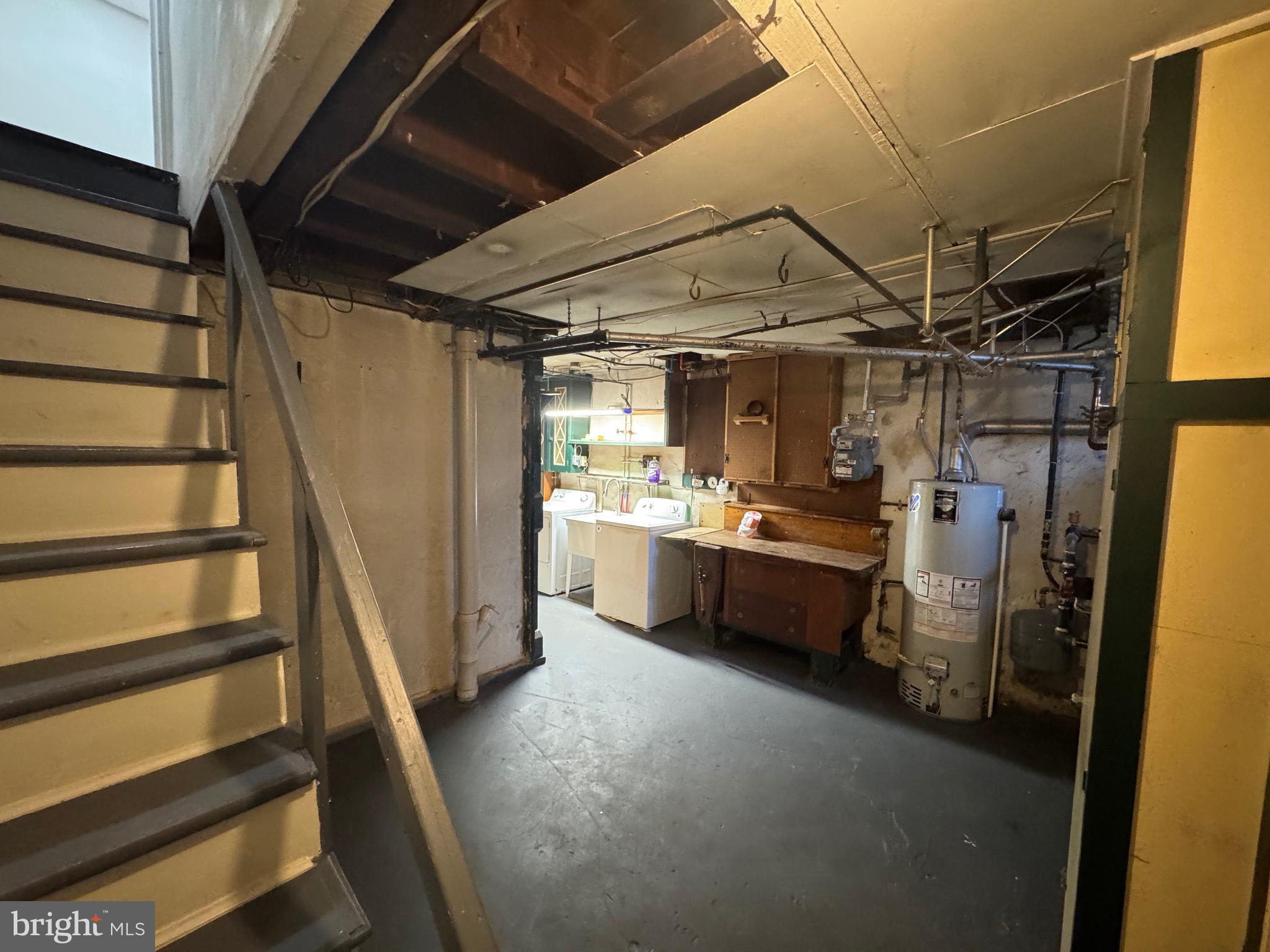 EAST FALLS - Residential Lease