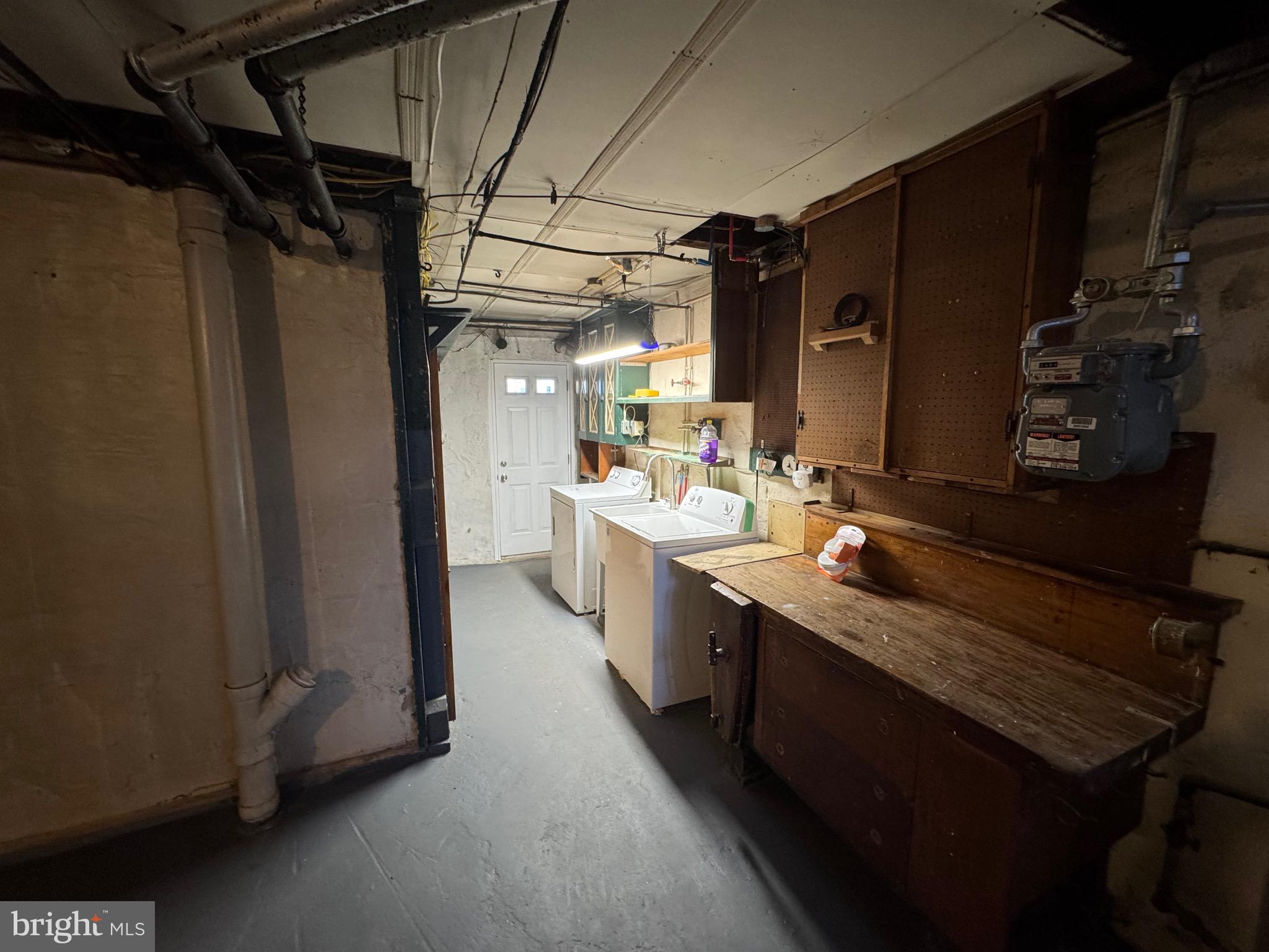 EAST FALLS - Residential Lease