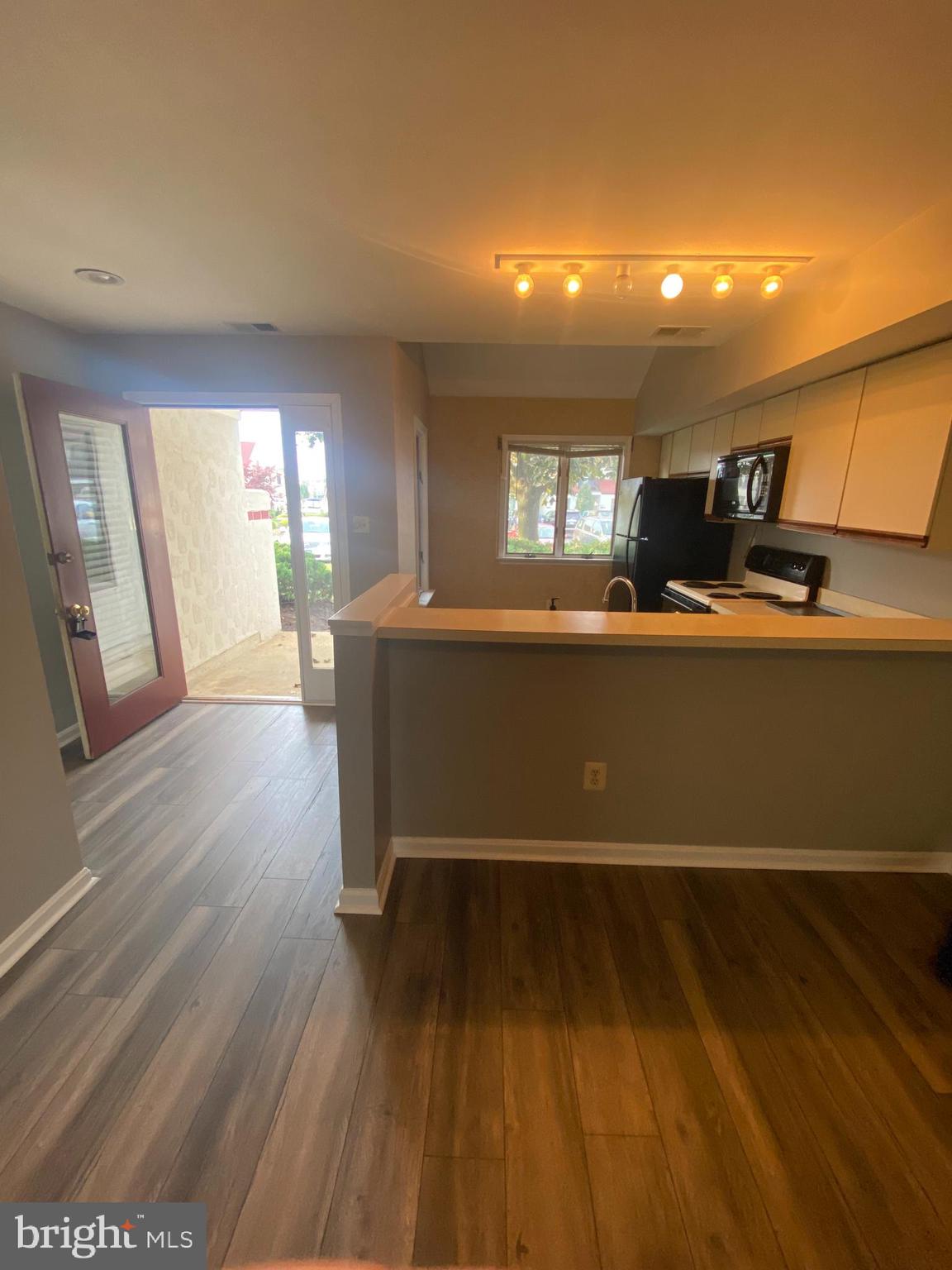 QUEENS LANDING - Residential Lease