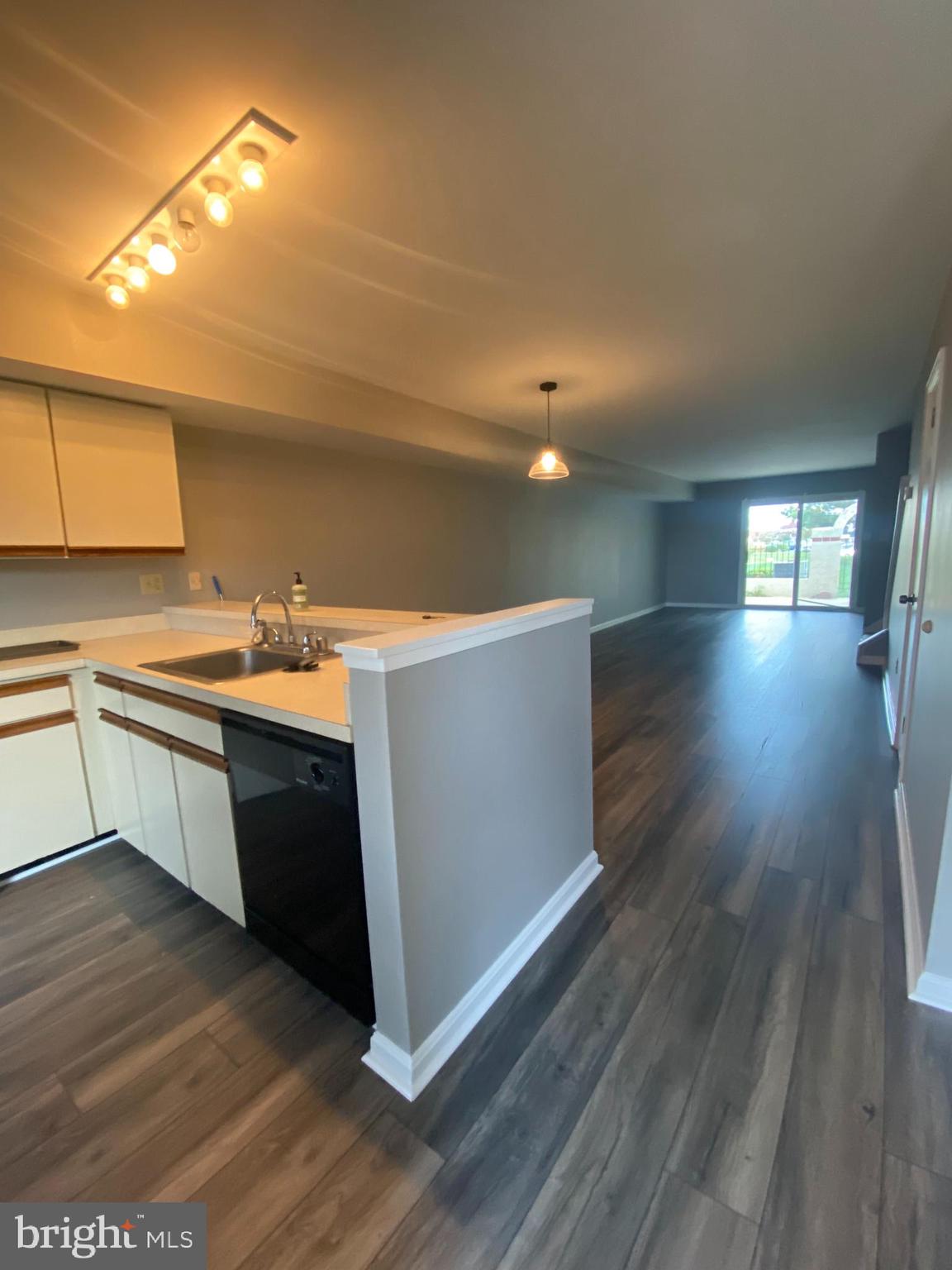 QUEENS LANDING - Residential Lease