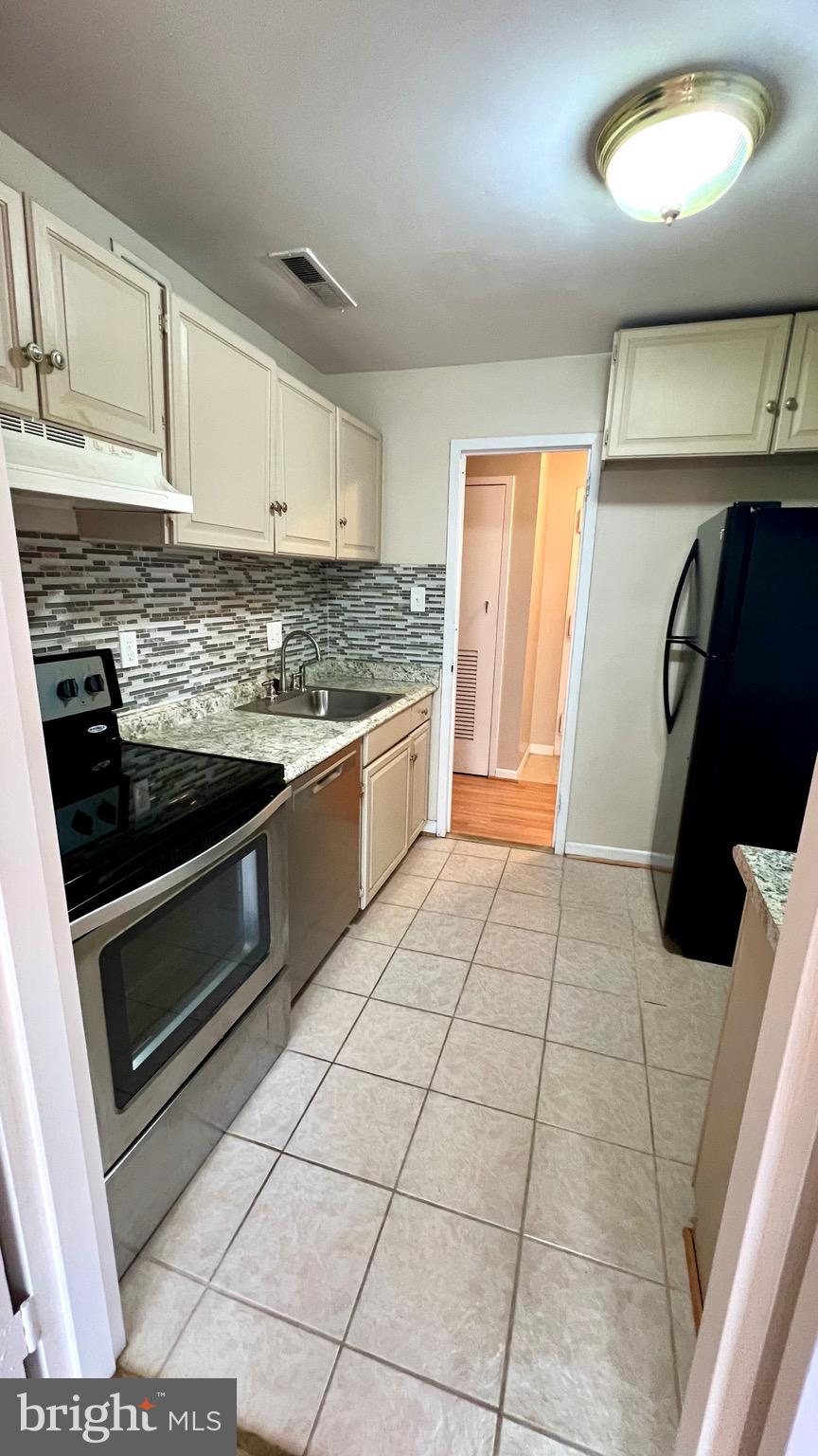 WOODLAKE TOWERS - Residential