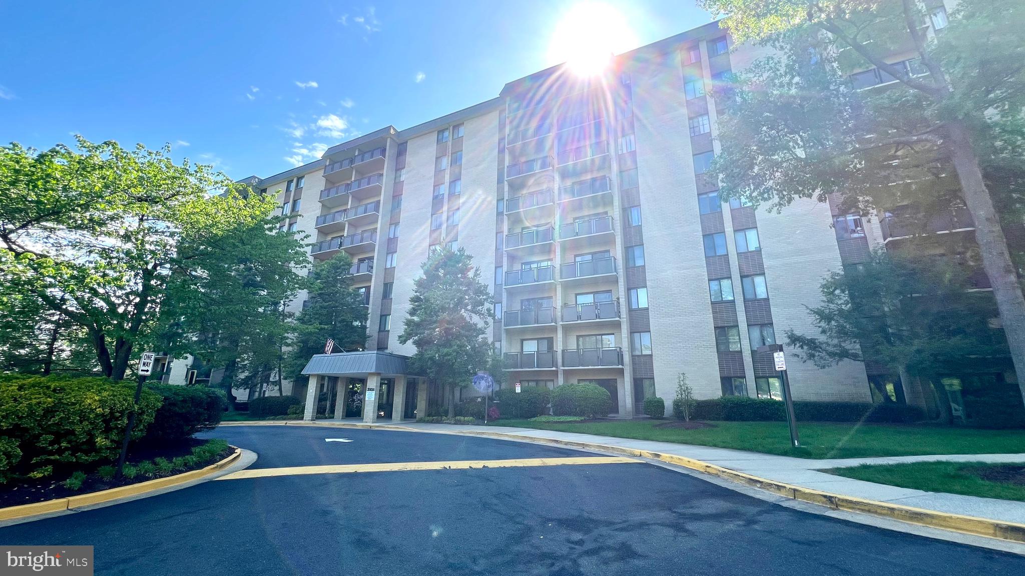 WOODLAKE TOWERS - Residential