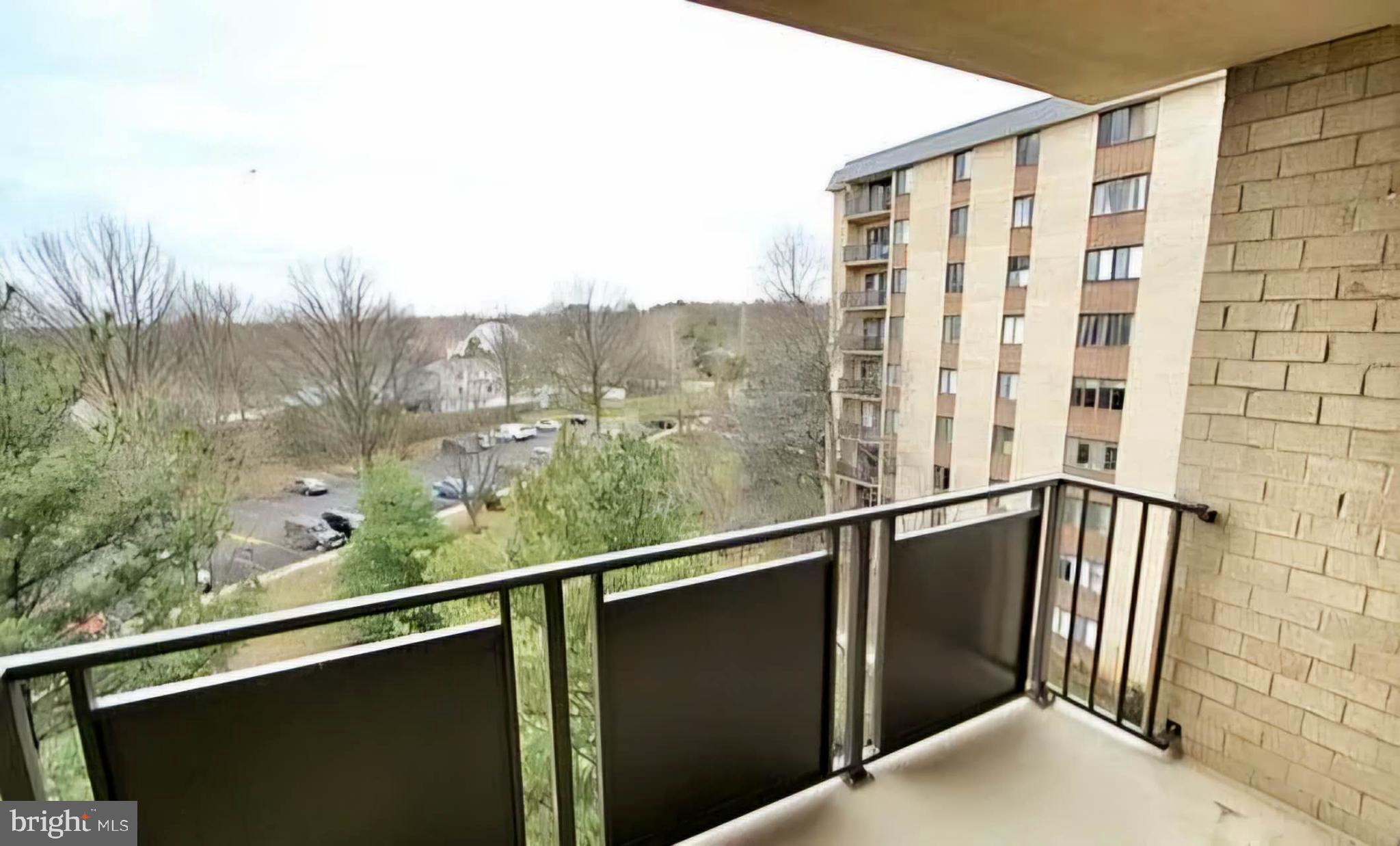 WOODLAKE TOWERS - Residential