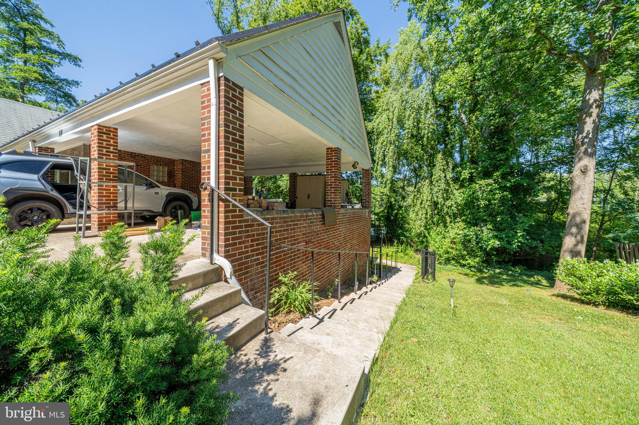 18 LAKESIDE DRIVE