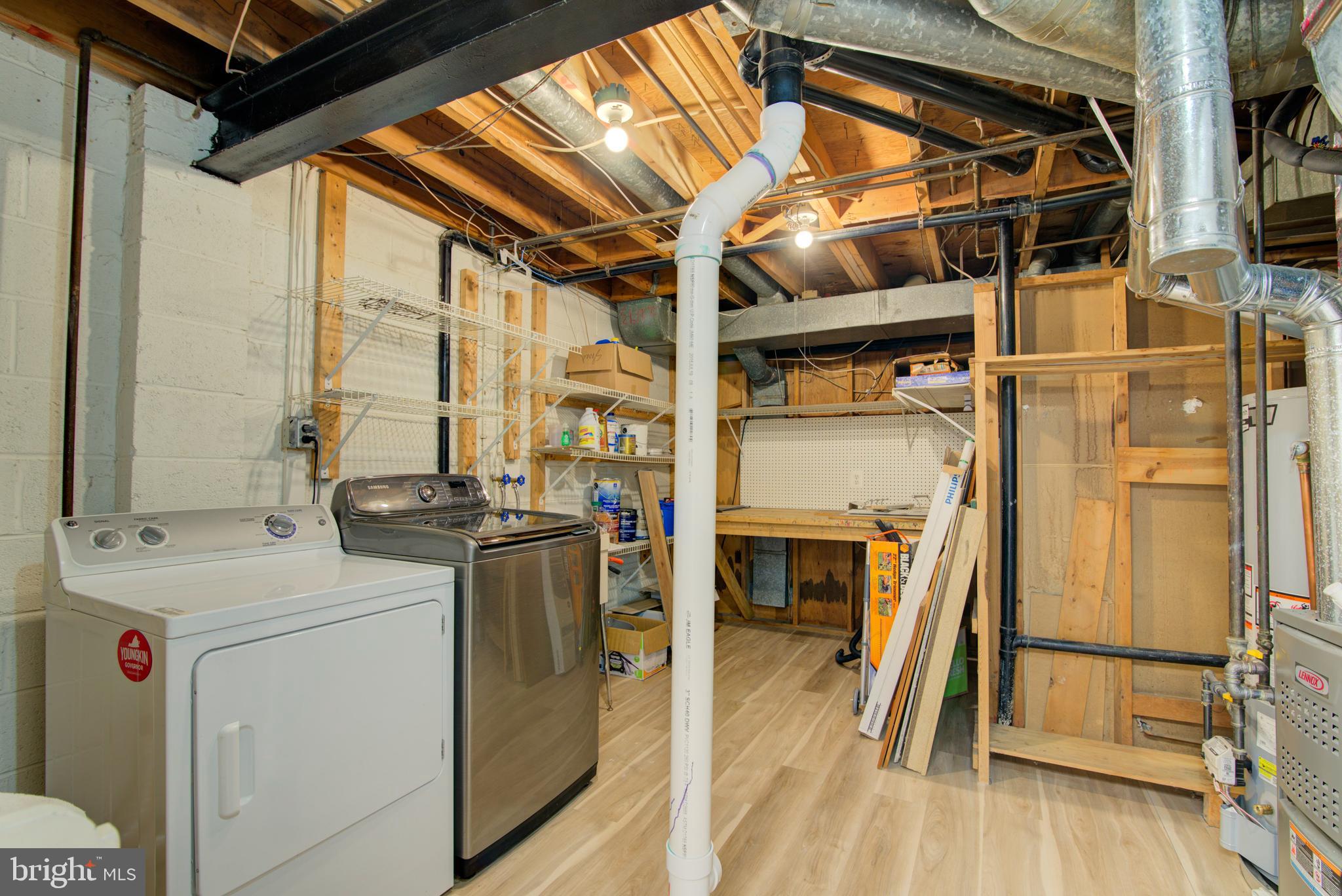 BURKE STATION SQUARE - Residential