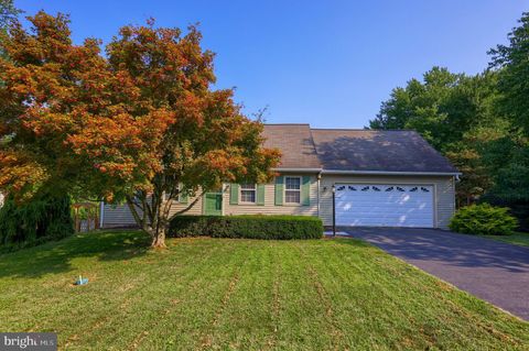 Photo of 308 PARKWOOD DR, LANCASTER, PA 17603 (MLS # PALA2040644)