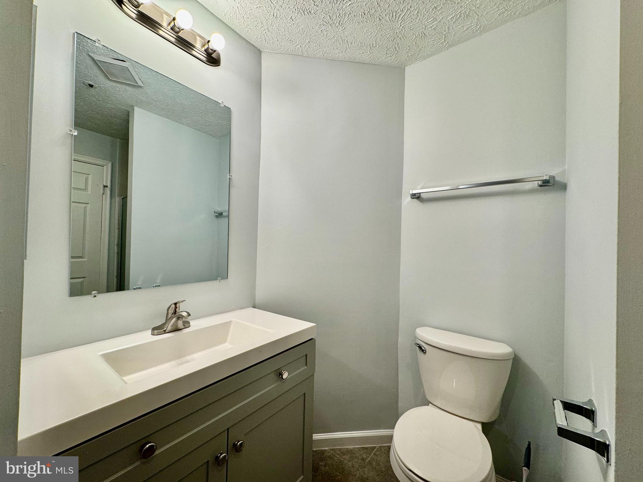 WATERS EDGE AT NORTH LAKE - Residential Lease