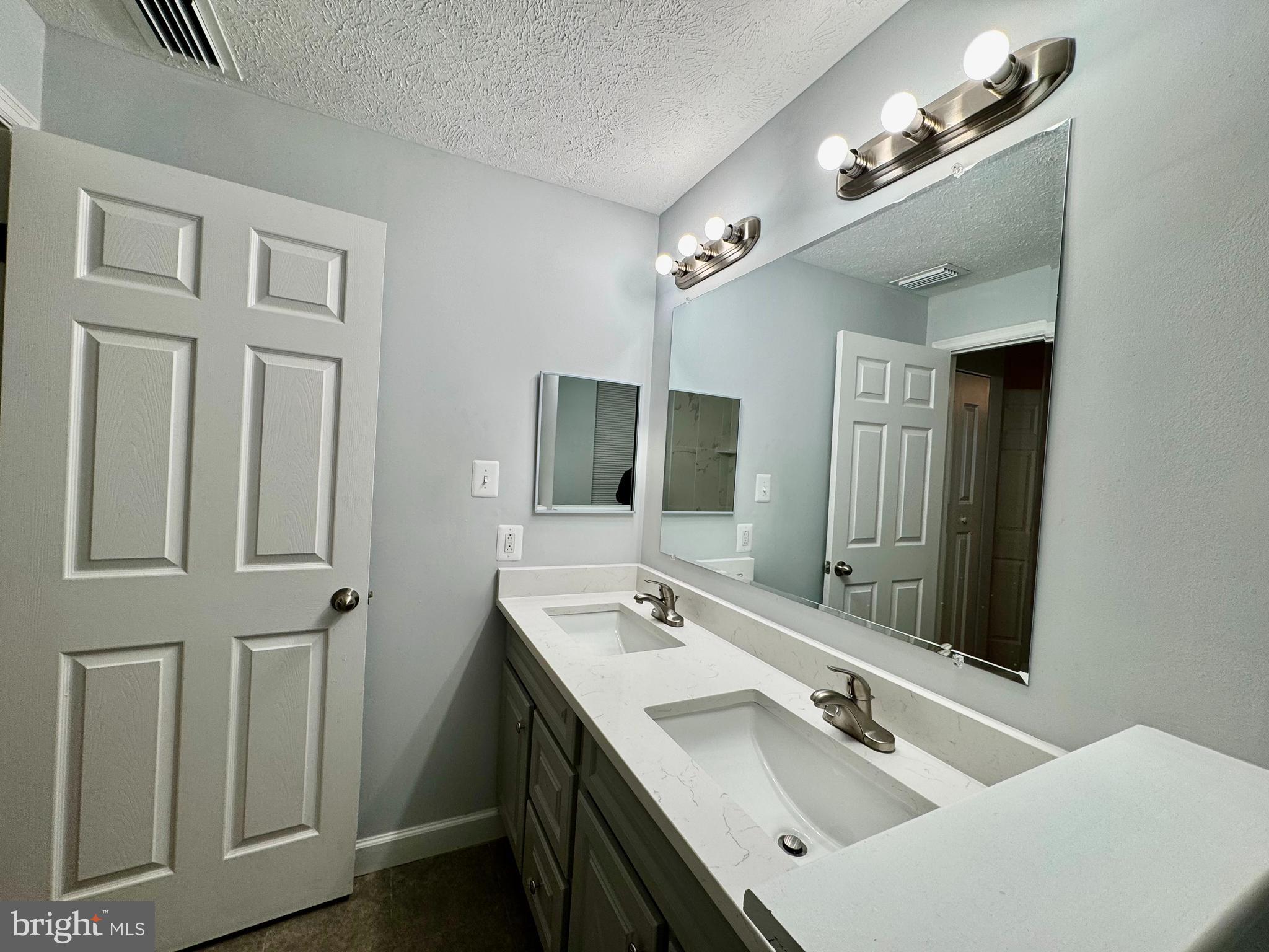 WATERS EDGE AT NORTH LAKE - Residential Lease