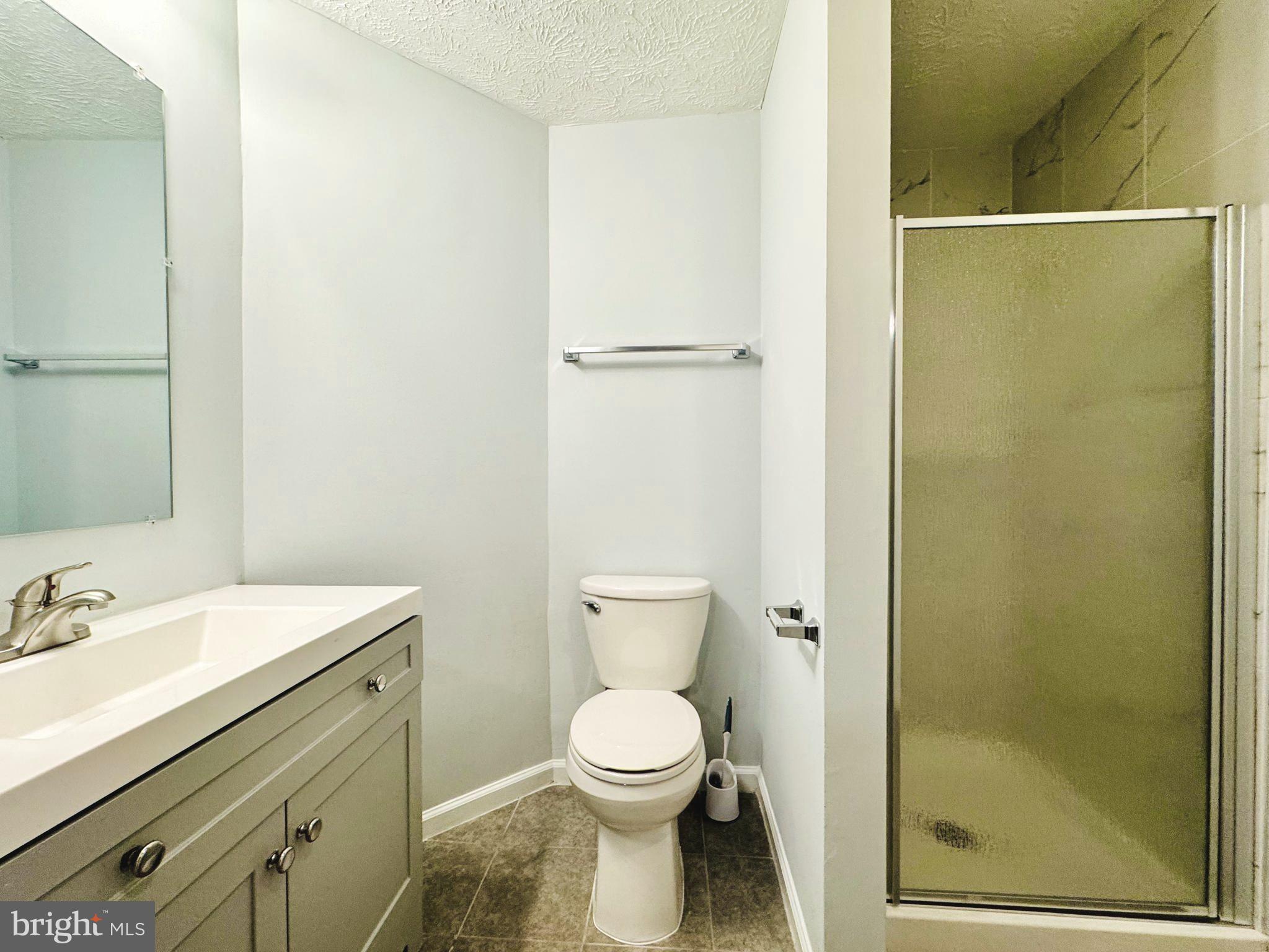 WATERS EDGE AT NORTH LAKE - Residential Lease