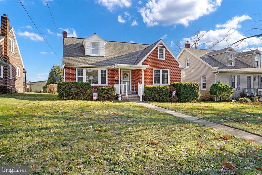 Photo of 127 N Maple Street, ELIZABETHTOWN, PA 17022 (MLS # PALA2056206)