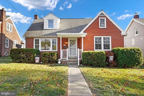 Photo of 127 N Maple Street, ELIZABETHTOWN, PA 17022 (MLS # PALA2056206)