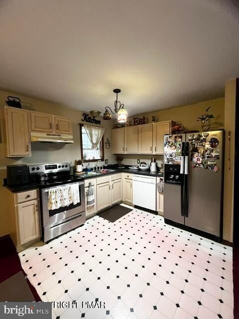 2444 WINDING WAY