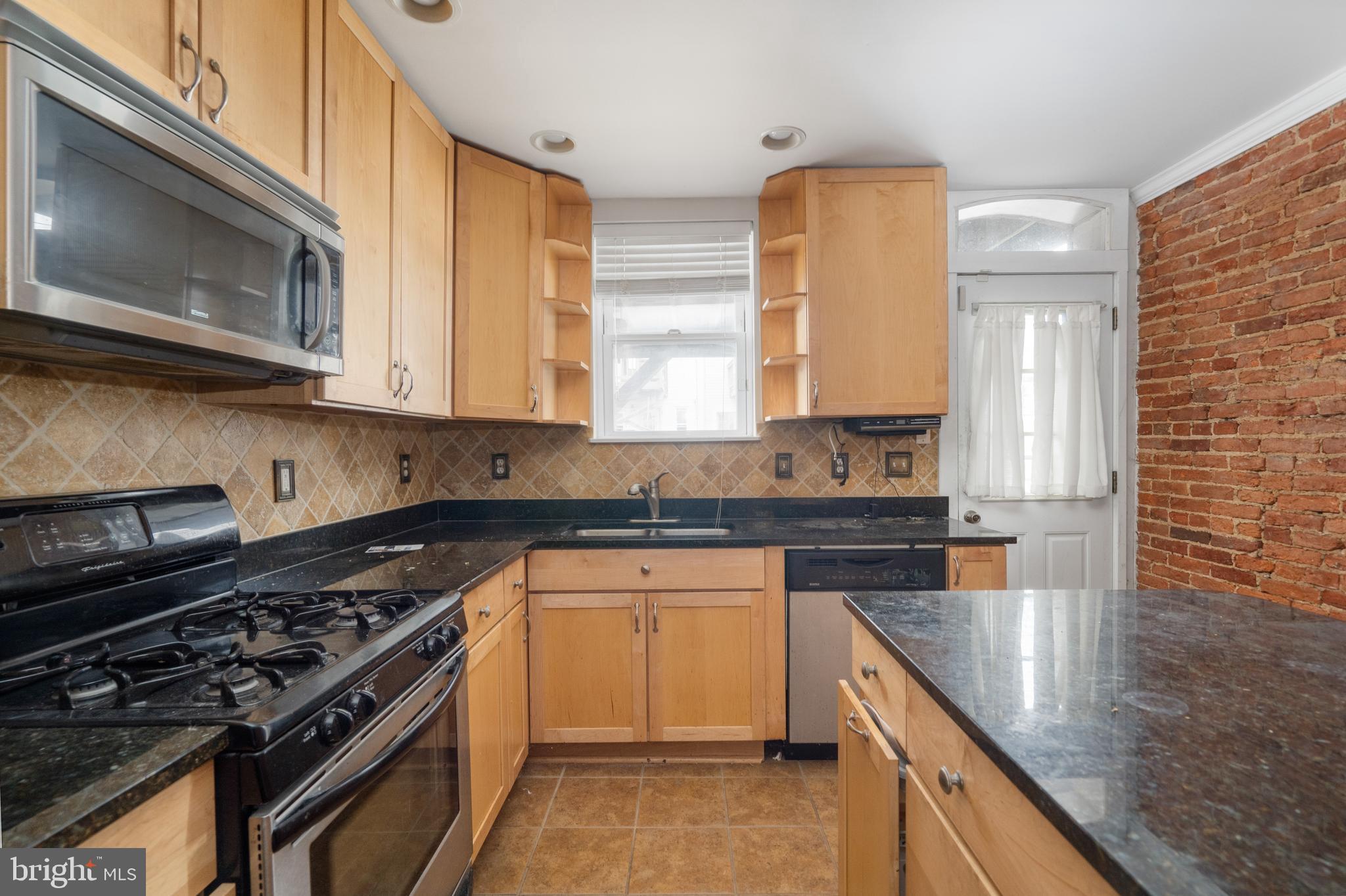 LOCUST POINT - Residential