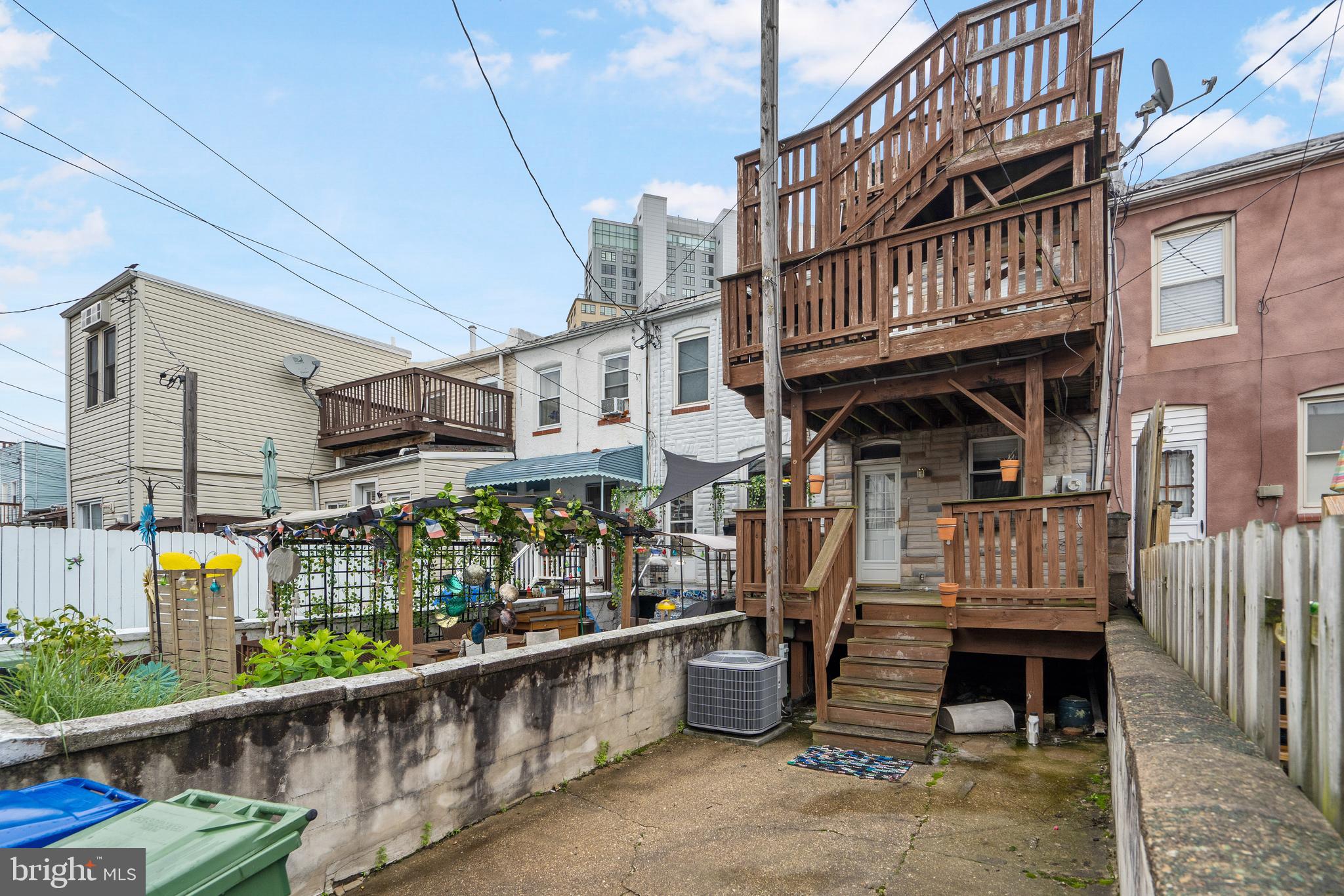 LOCUST POINT - Residential