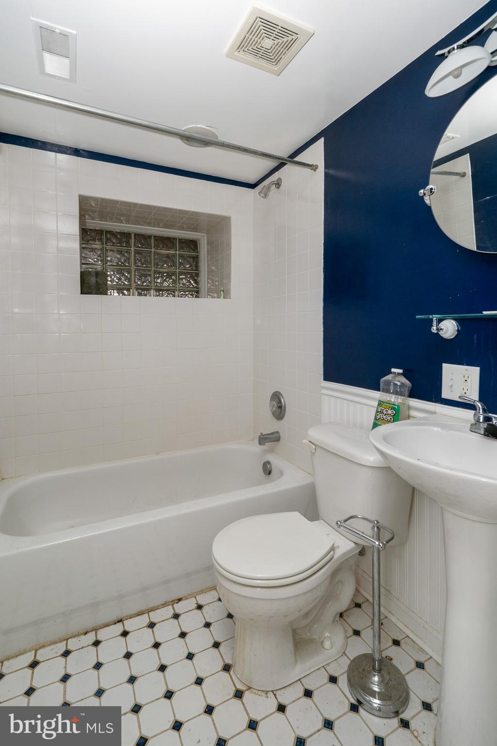 LOCUST POINT - Residential