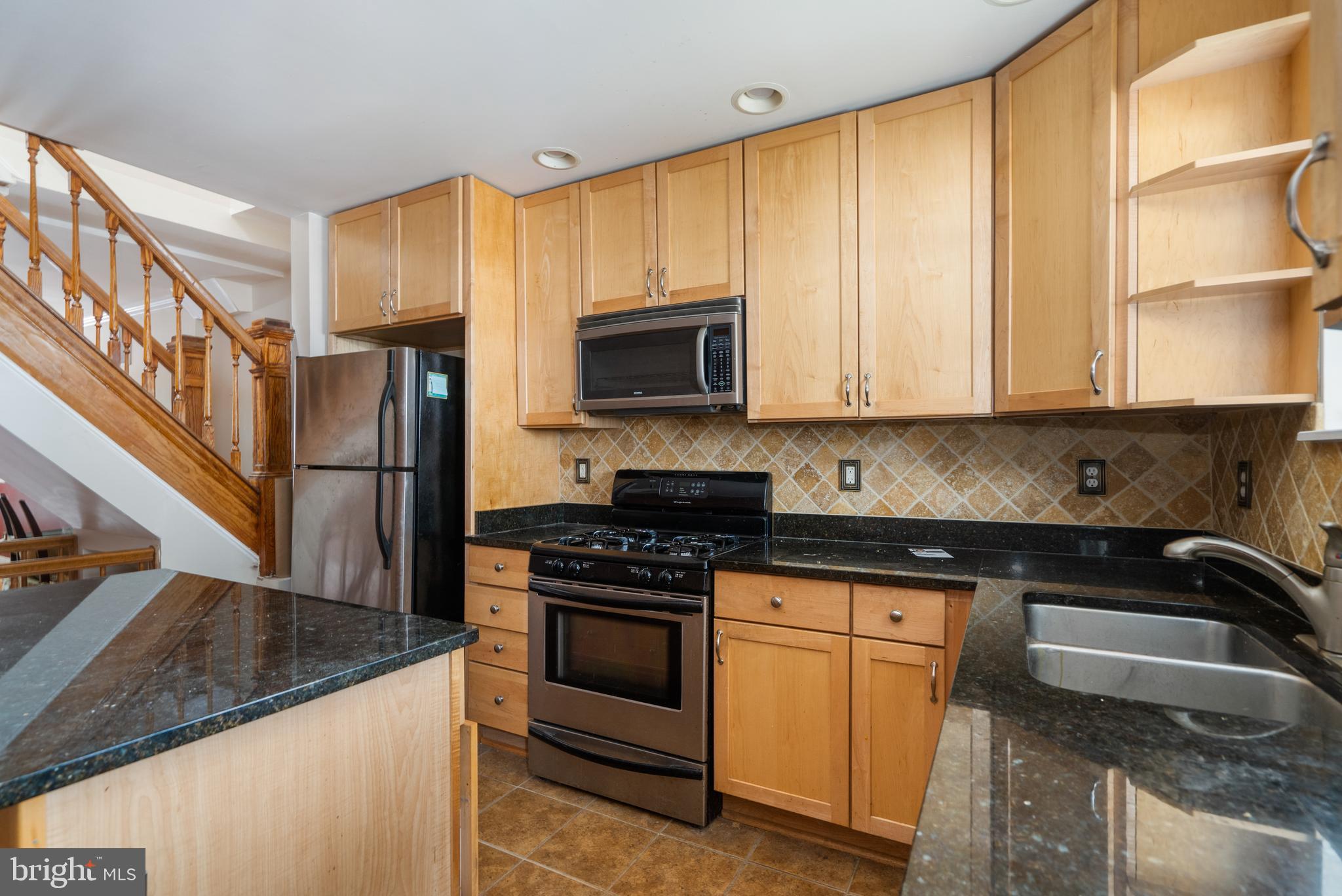 LOCUST POINT - Residential