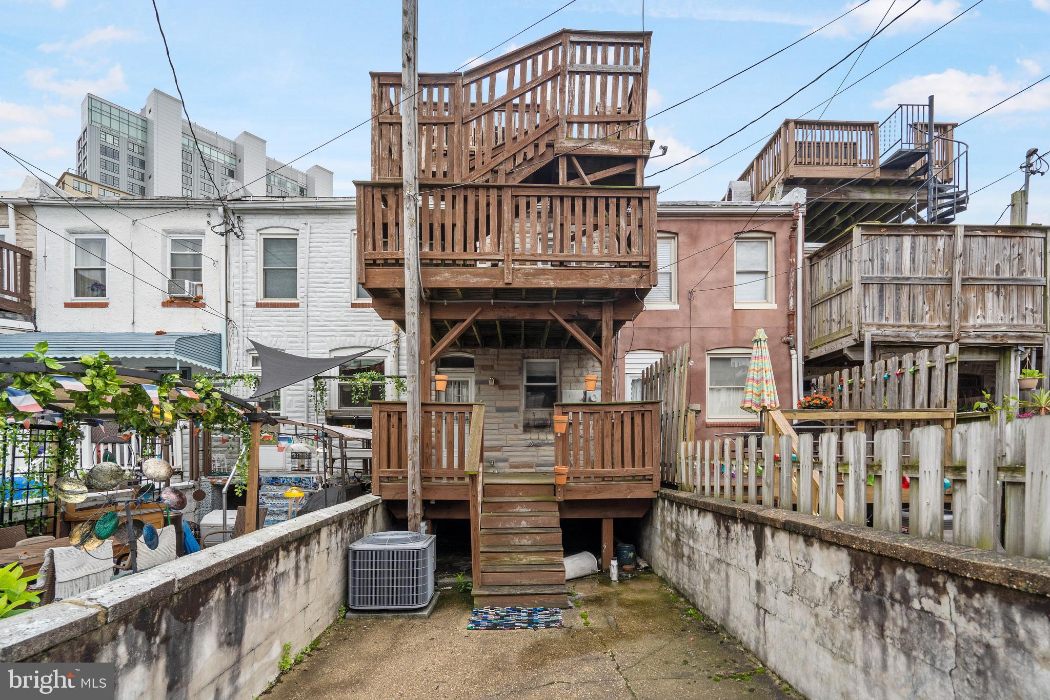 LOCUST POINT - Residential