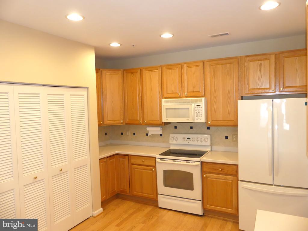 HEARTHSTONE AT VILLAGE SQUARE - Residential