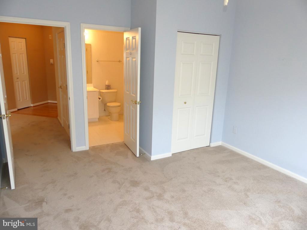 HEARTHSTONE AT VILLAGE SQUARE - Residential