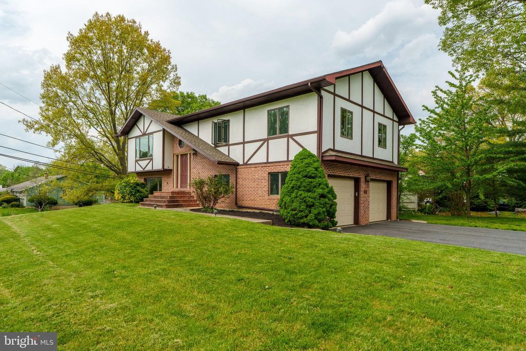 Photo of 520 Big Bend Road, Lancaster, PA 17603 (MLS # PALA2049828)