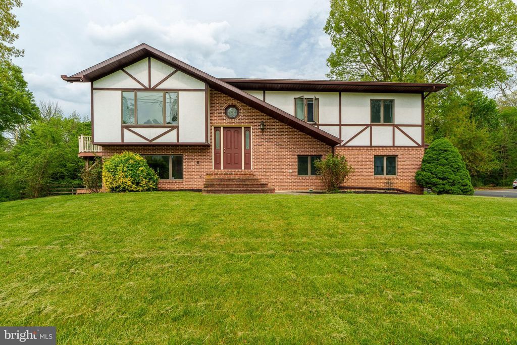 Photo of 520 Big Bend Road, Lancaster, PA 17603 (MLS # PALA2049828)