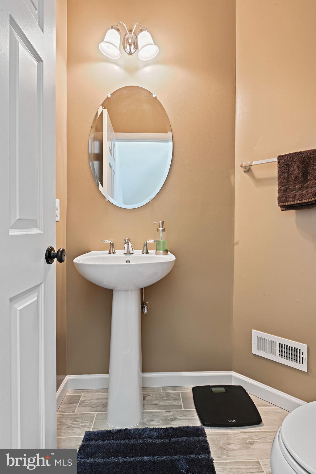 LOUDOUN VALLEY ESTATES 2 - Residential Lease