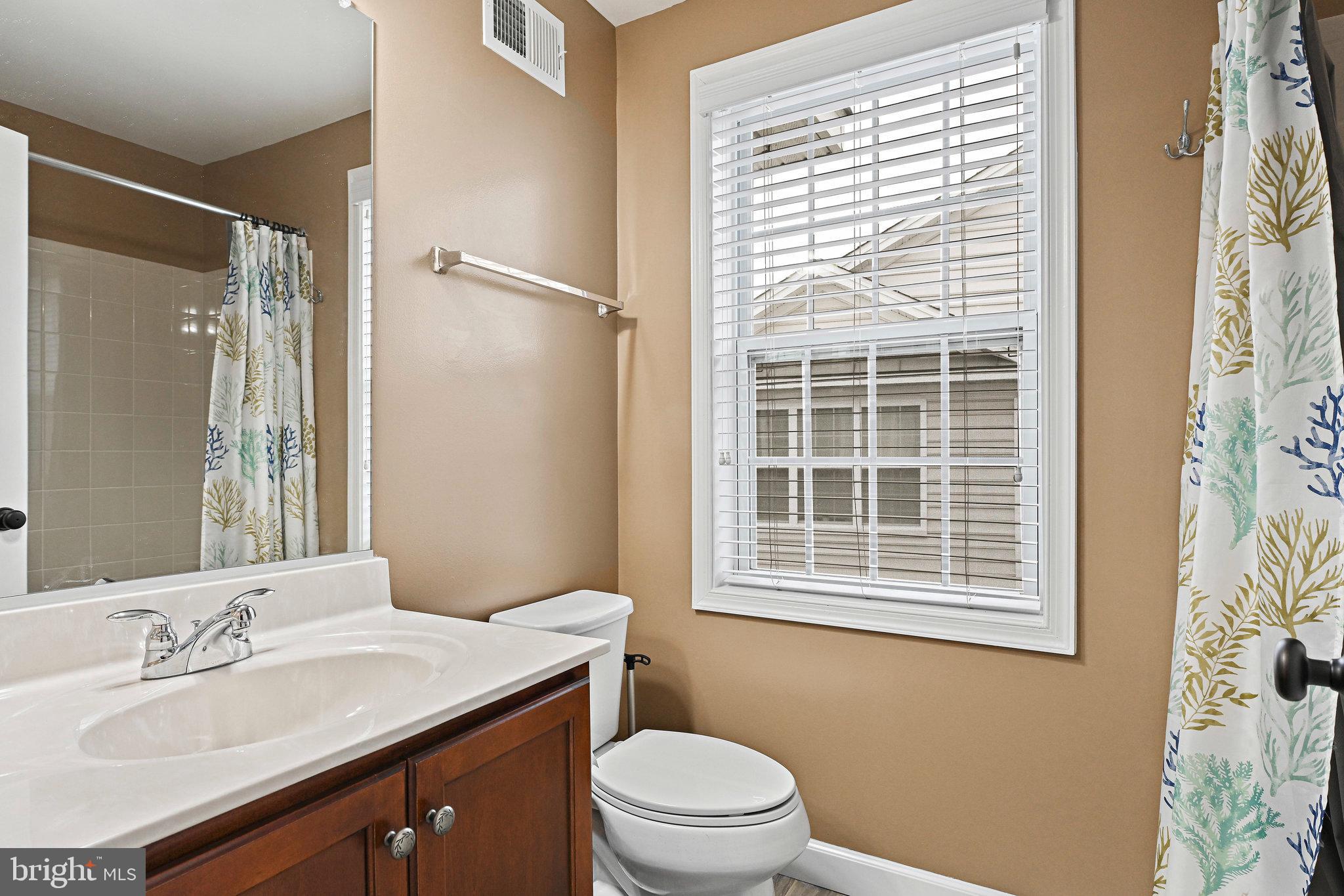 LOUDOUN VALLEY ESTATES 2 - Residential Lease