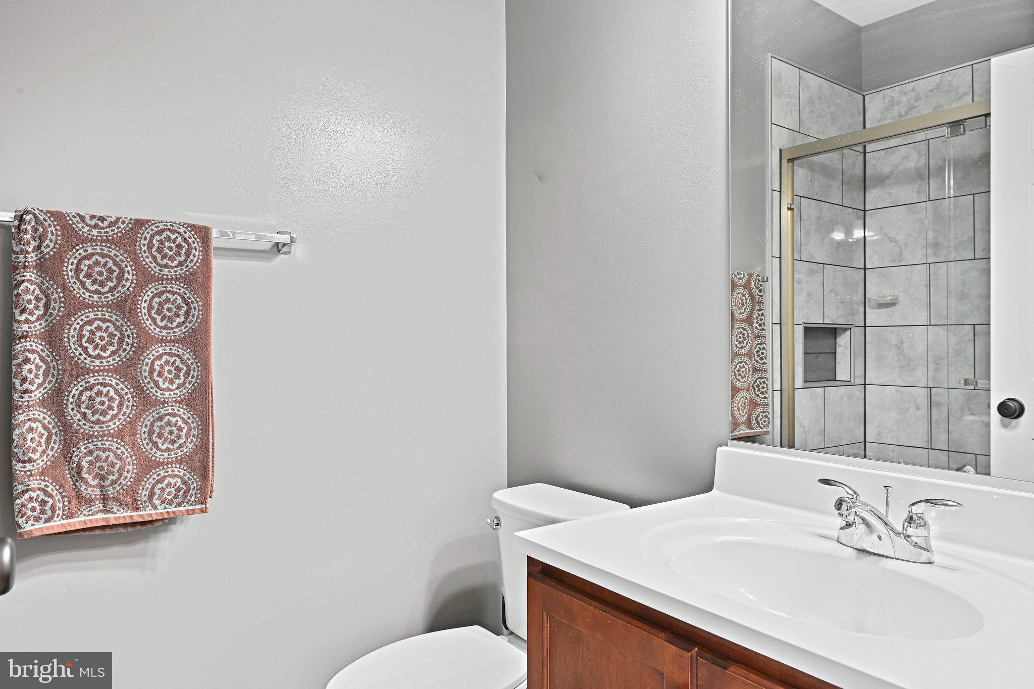 LOUDOUN VALLEY ESTATES 2 - Residential Lease