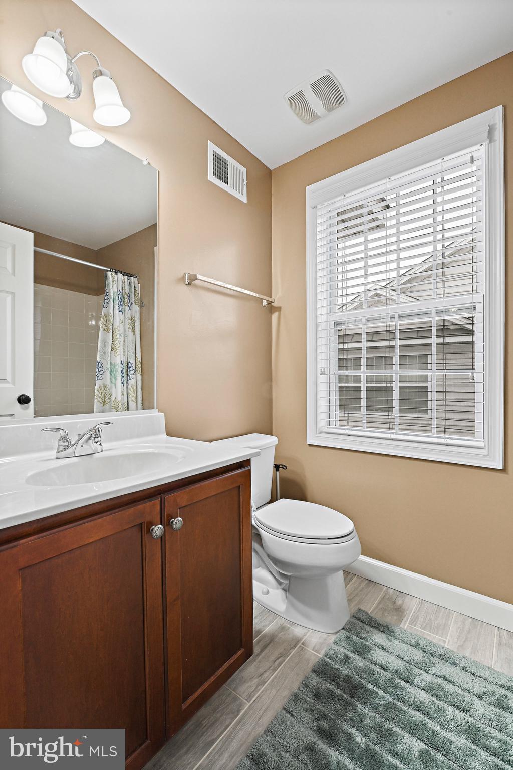 LOUDOUN VALLEY ESTATES 2 - Residential Lease