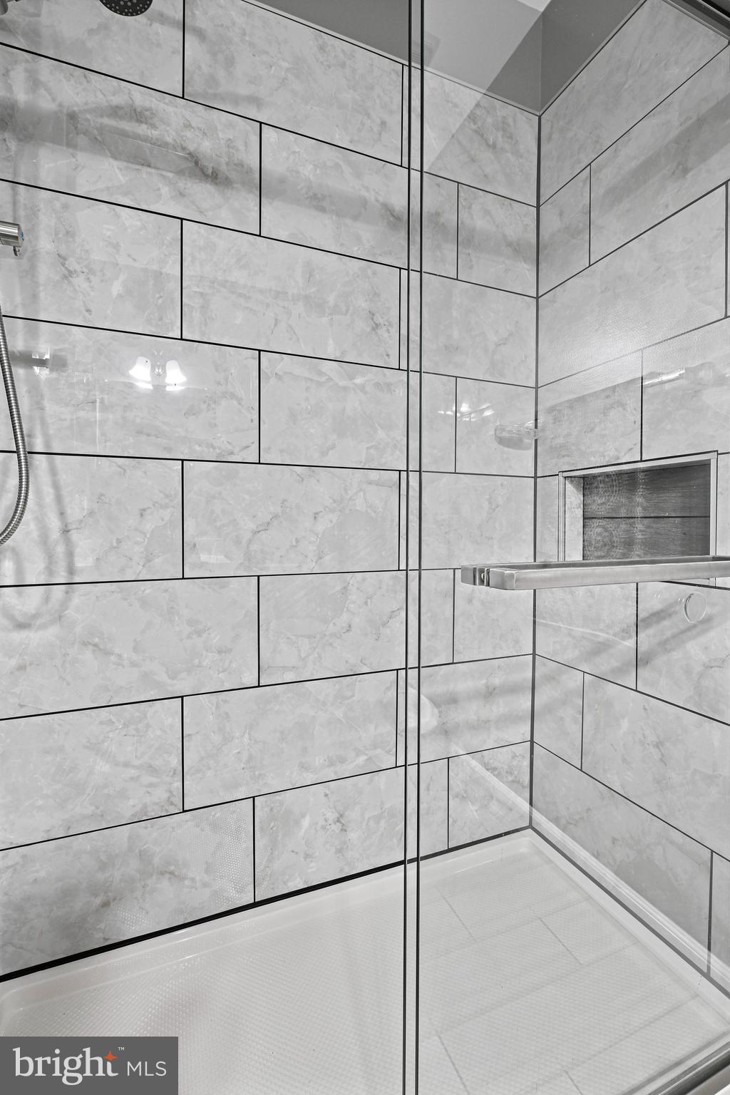 LOUDOUN VALLEY ESTATES 2 - Residential Lease