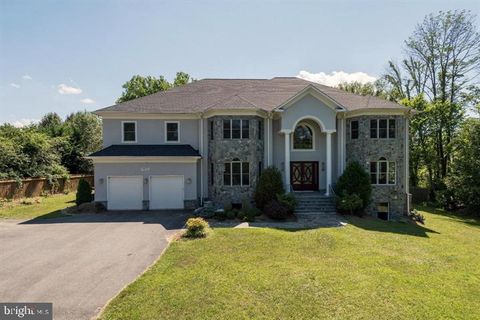 Homes For Rent - 9830 River Rd. Rd<br/> POTOMAC, MD 20854