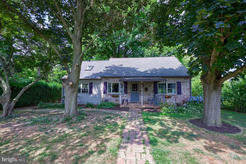 Photo of 6328 Cottage Avenue, East Petersburg, PA 17520 (MLS # PALA2053620)